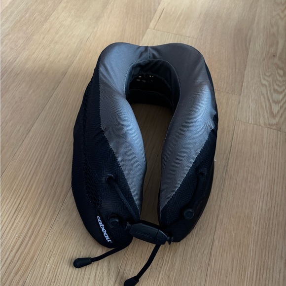 Black and Gray Travel Neck Pillow - Picture 1 of 3